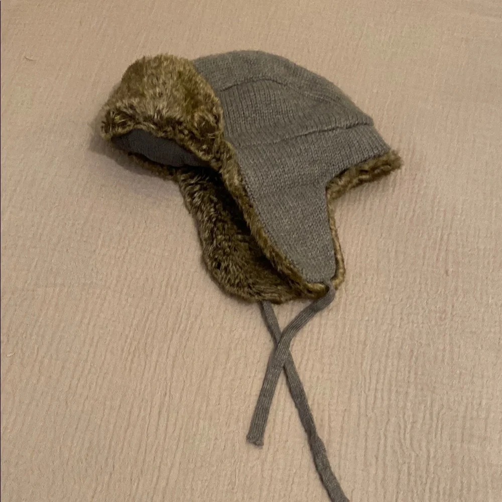 Banana Republic Gray and Brown Winter Hat. Unisex model